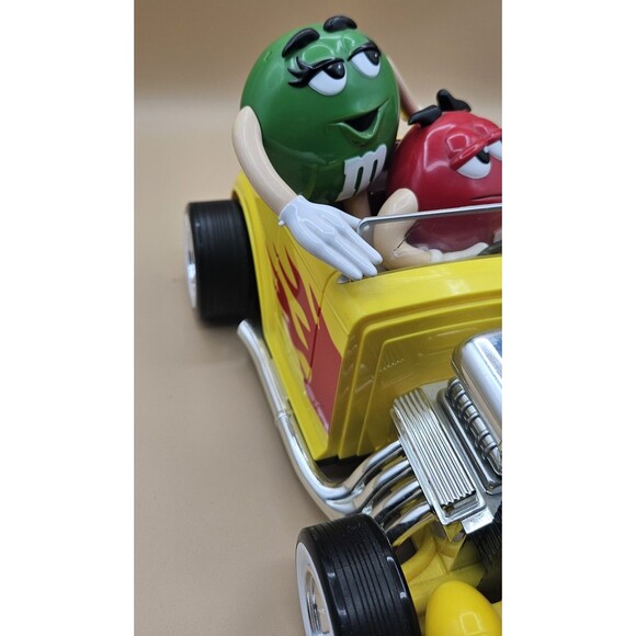 M&M'S REBEL HOT ROD CANDY DISPENSER CAR REBEL WITHOUT A CLUE YELLOW COLLECTIBLE - Picture 9 of 11